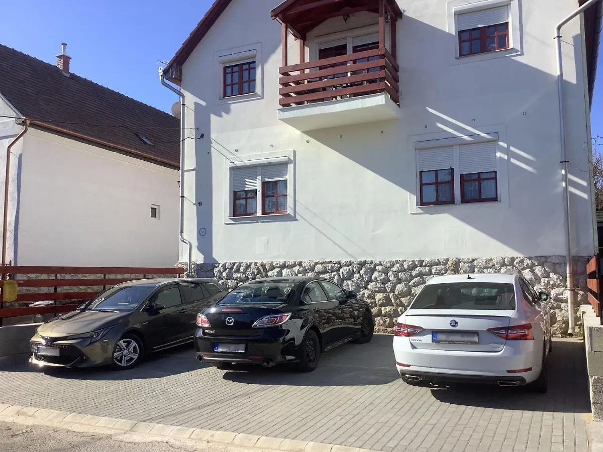 Apartment Ezuest Boroka Apartman Eger
